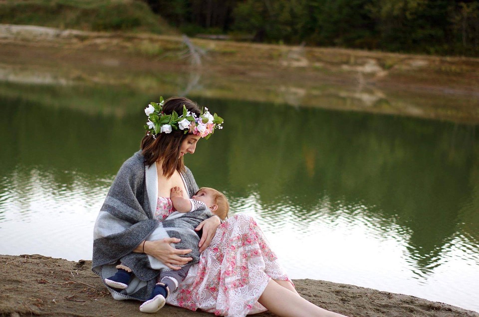 breastfeeding-2435896_960_720